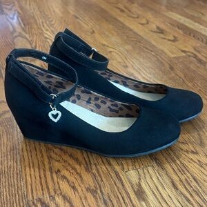 Jellypop Black Dress Shoes with Heart Charm
